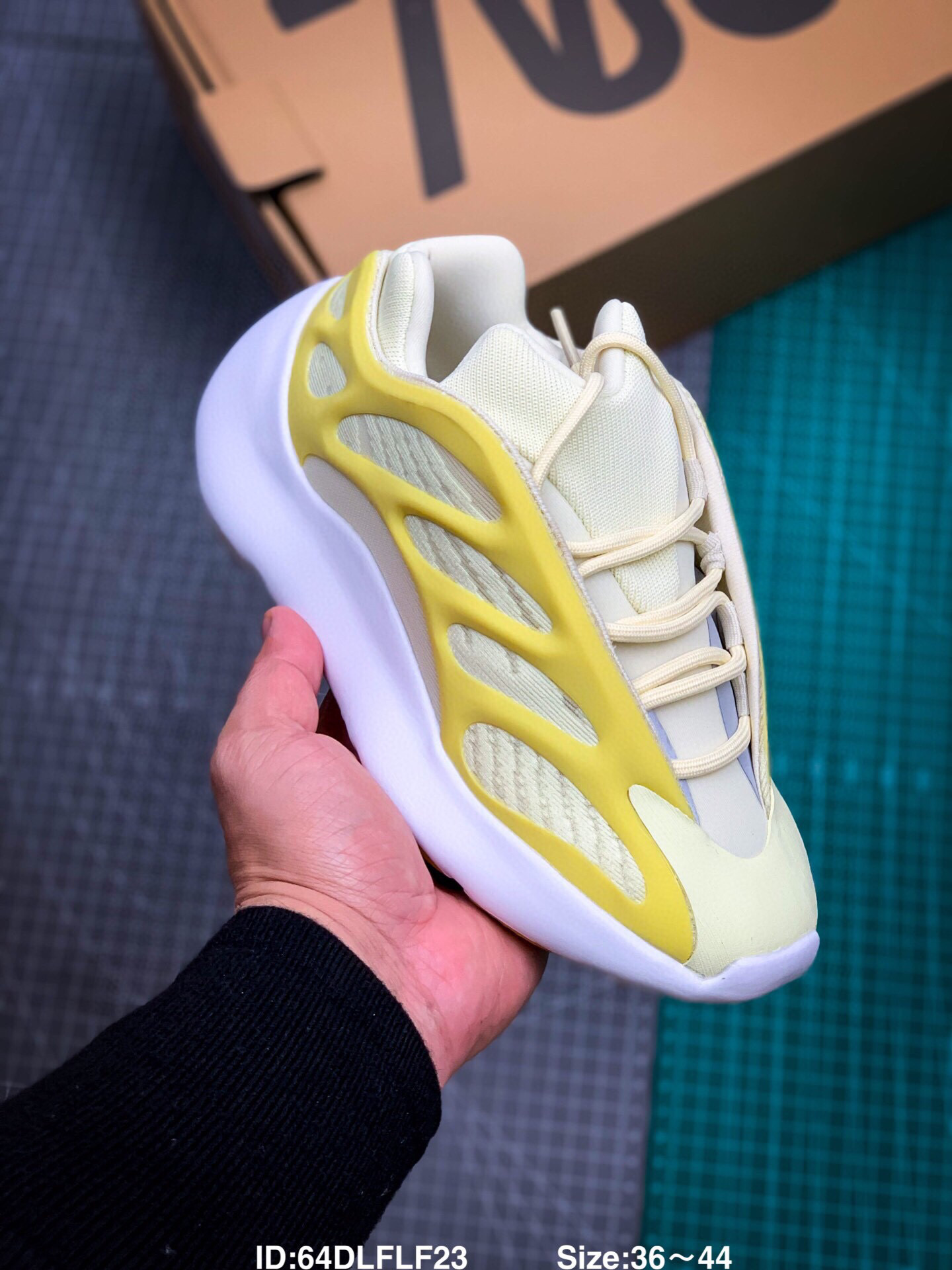yeezy 700 - adidas