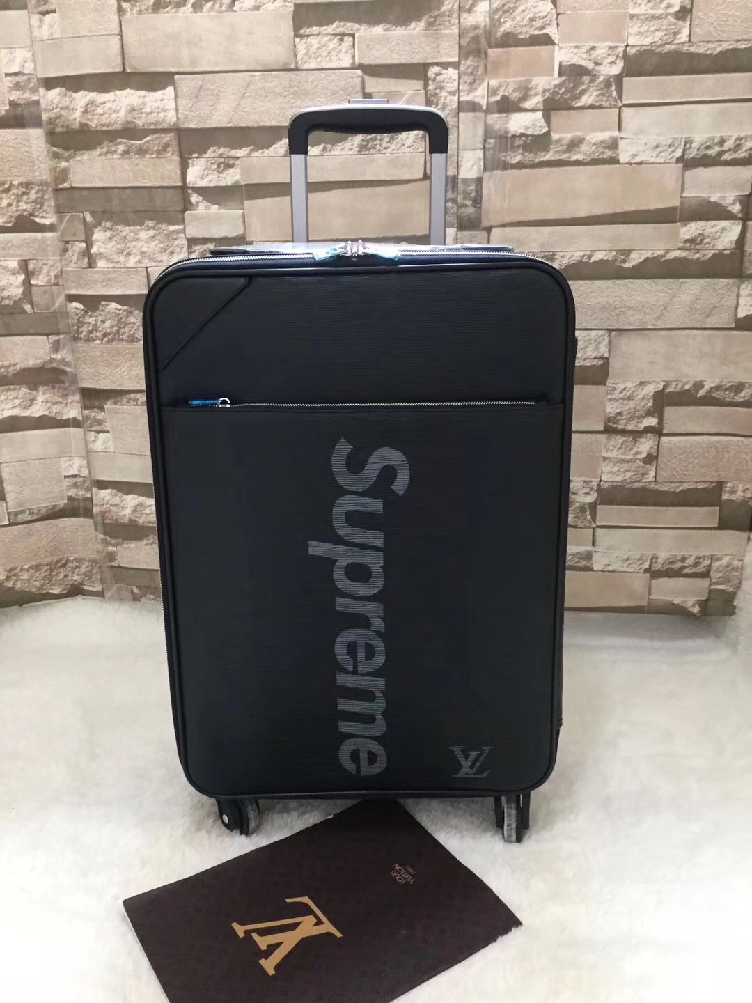 louis vuitton - supreme